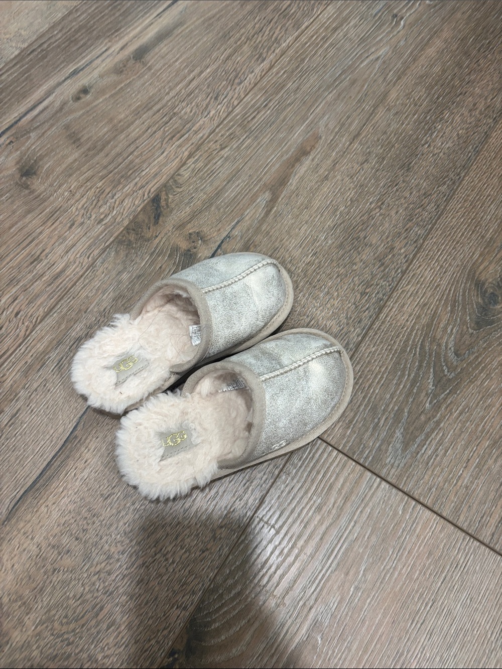 UGG kids Metallic Silver Plush-Lined Slip-On Slippers